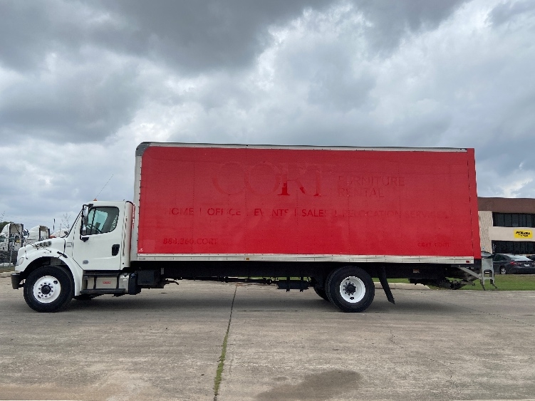 2019 Freightliner M2 106 in San Antonio, TX — photo 4