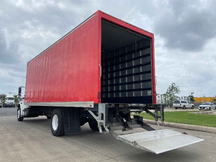 2019 Freightliner M2 106 in San Antonio, TX — photo 9