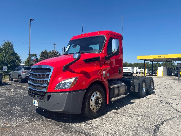 2019 Freightliner Cascadia in Elkhart, IN — photo 3