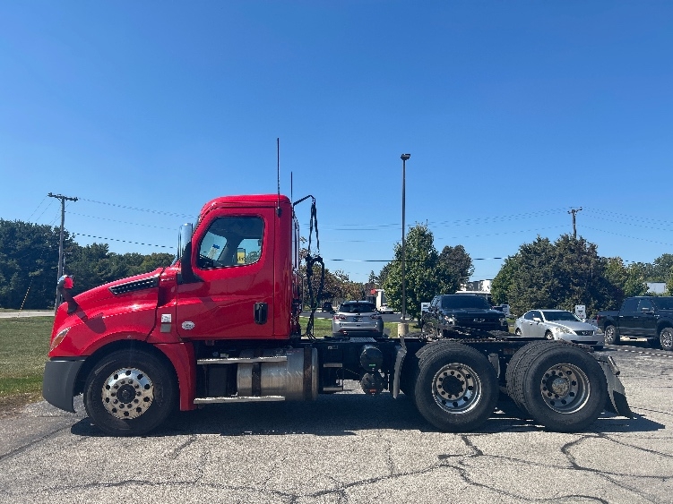 2019 Freightliner Cascadia in Elkhart, IN — photo 4