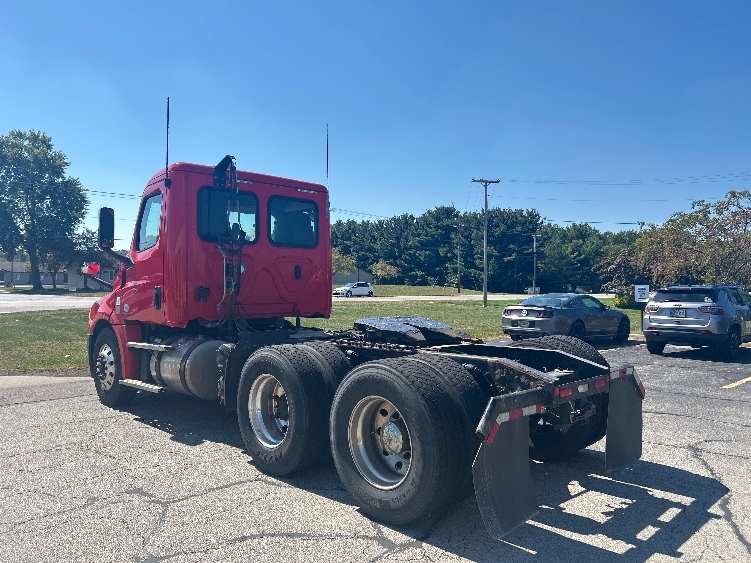 2019 Freightliner Cascadia in Elkhart, IN — photo 5