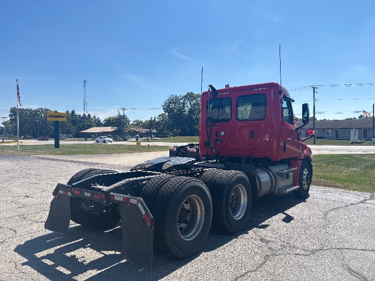 2019 Freightliner Cascadia in Elkhart, IN — photo 7