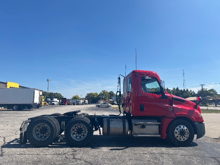 2019 Freightliner Cascadia in Elkhart, IN — photo 8