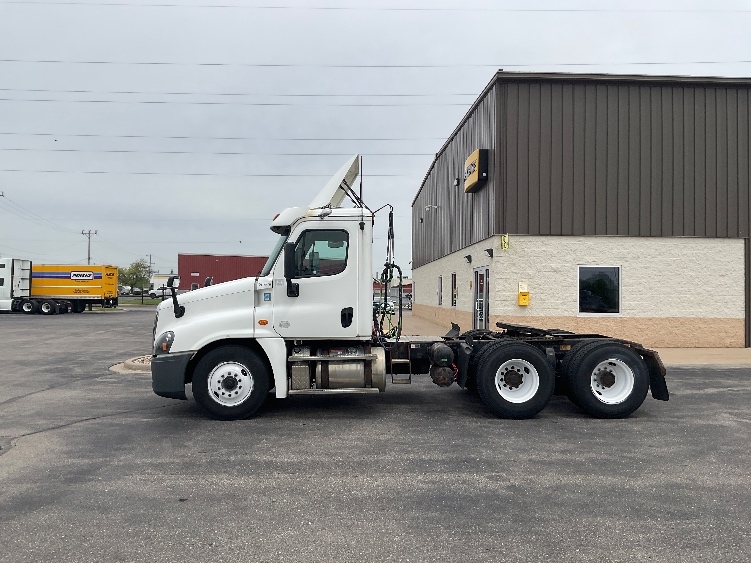 2019 Freightliner Cascadia in Milwaukee, WI — photo 4