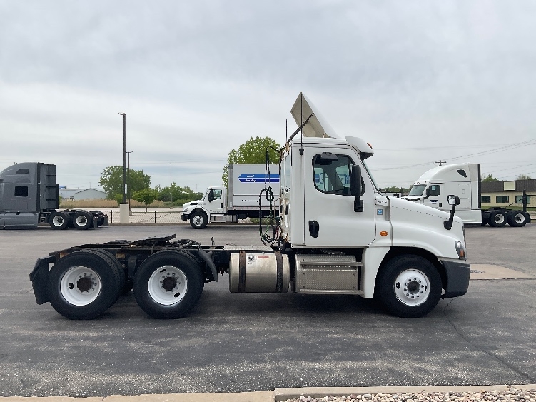 2019 Freightliner Cascadia in Milwaukee, WI — photo 8