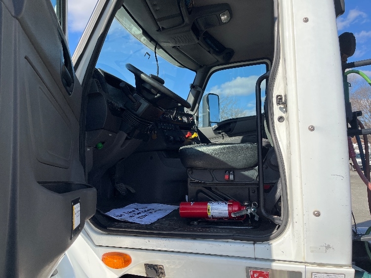 2018 International LT in Richmond, VA — photo 9