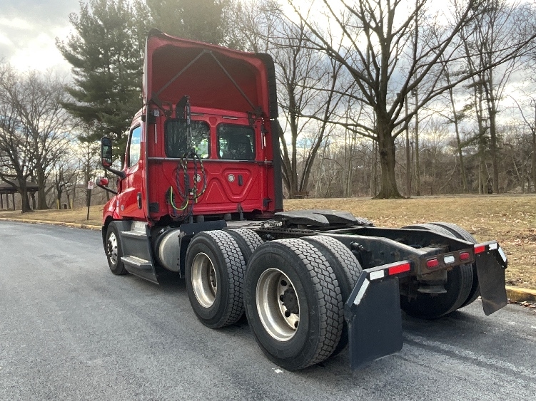 2019 Freightliner Cascadia in Reading, PA — photo 5