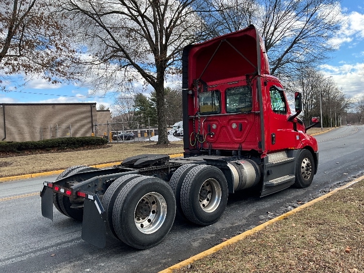 2019 Freightliner Cascadia in Reading, PA — photo 7