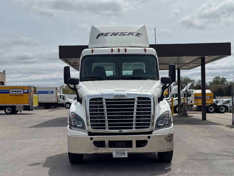 2019 Freightliner Cascadia in Omaha, NE — photo 2