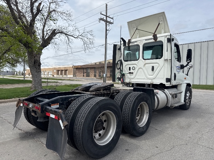 2019 Freightliner Cascadia in Omaha, NE — photo 7