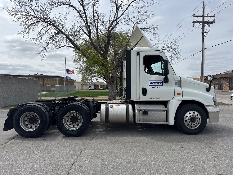 2019 Freightliner Cascadia in Omaha, NE — photo 8