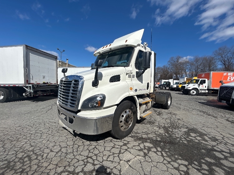 2017 Freightliner Cascadia in Braintree, MA — photo 3