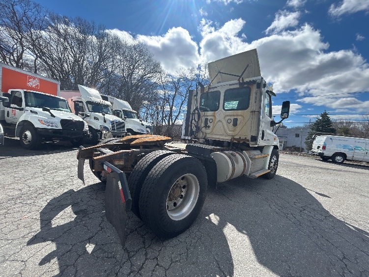 2017 Freightliner Cascadia in Braintree, MA — photo 7