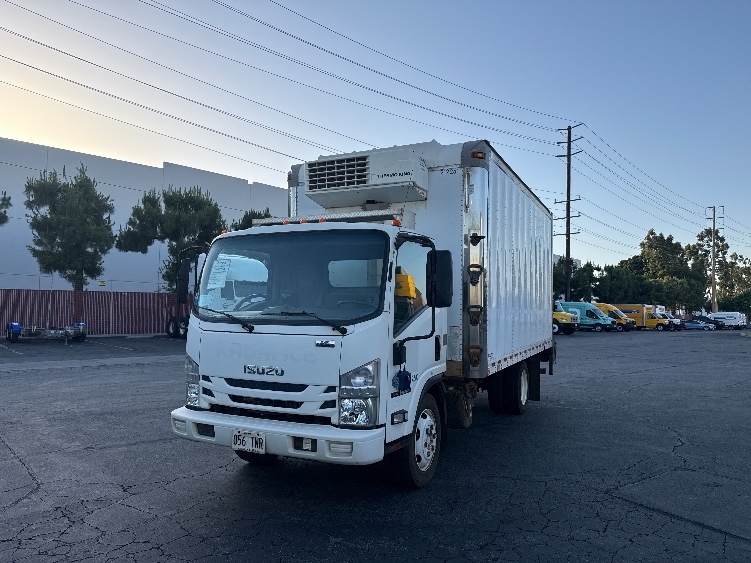 2019 Isuzu NRR in La Mirada, CA — photo 3