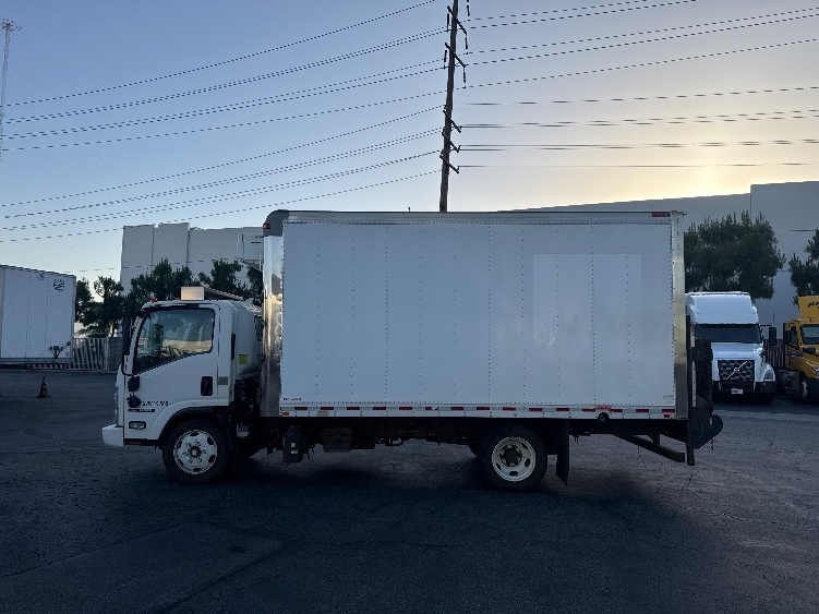 2019 Isuzu NRR in La Mirada, CA — photo 4