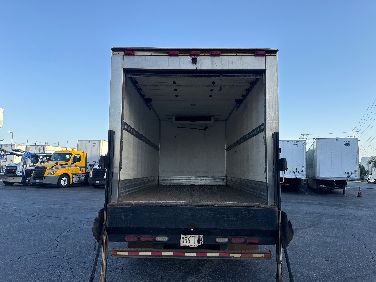 2019 Isuzu NRR in La Mirada, CA — photo 8