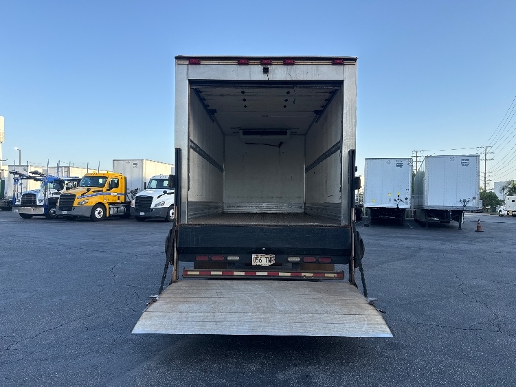2019 Isuzu NRR in La Mirada, CA — photo 9