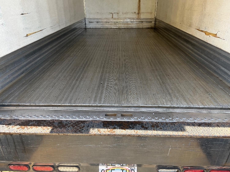 2019 Isuzu NRR in La Mirada, CA — photo 10