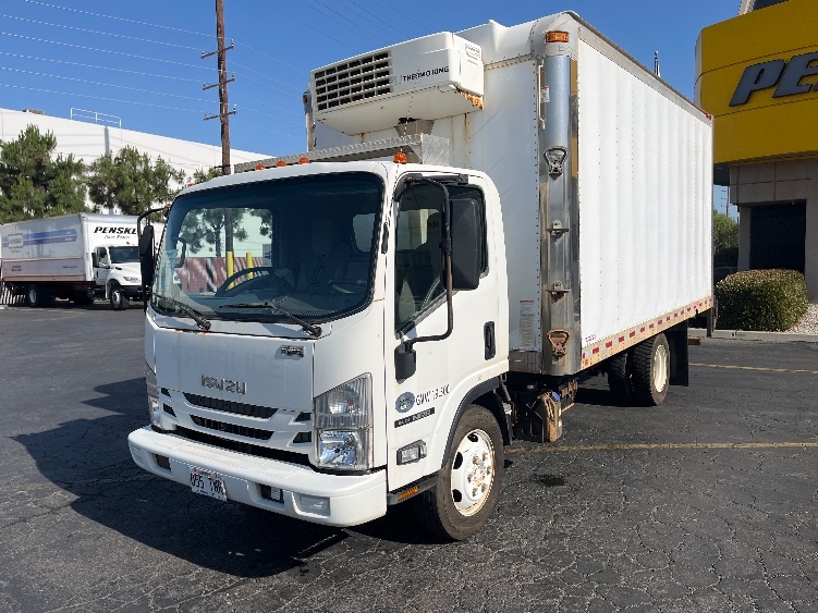 2019 Isuzu NRR in La Mirada, CA — photo 3