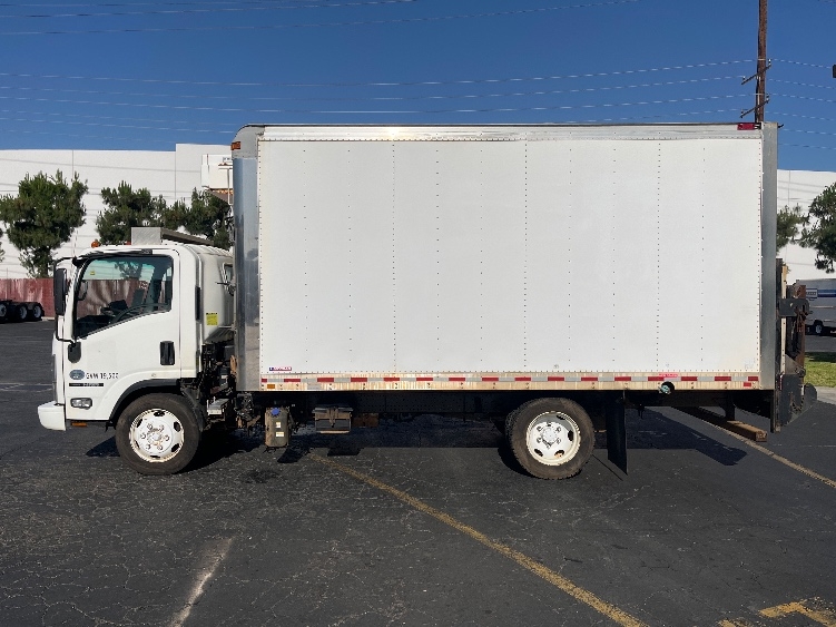 2019 Isuzu NRR in La Mirada, CA — photo 4