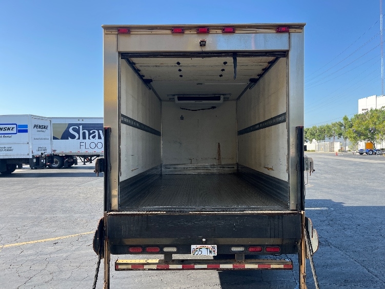 2019 Isuzu NRR in La Mirada, CA — photo 8