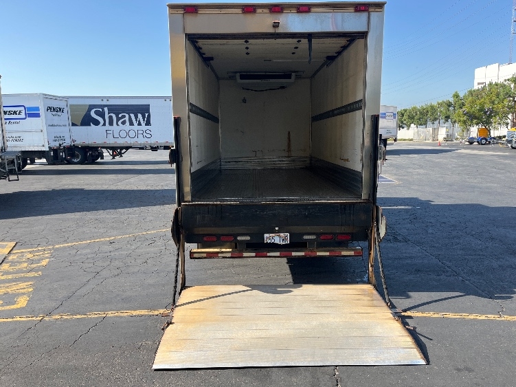 2019 Isuzu NRR in La Mirada, CA — photo 9