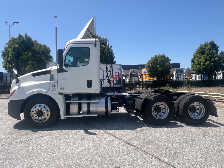 2019 Freightliner Cascadia in Torrance, CA — photo 4