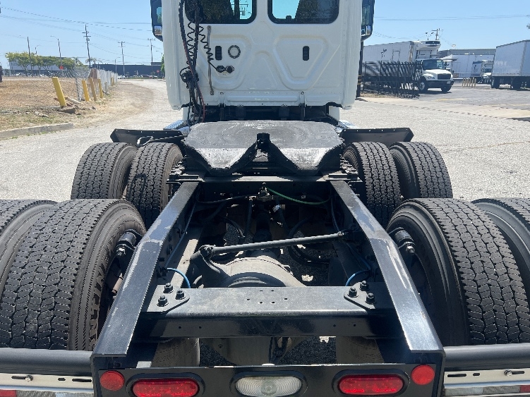 2019 Freightliner Cascadia in Torrance, CA — photo 6