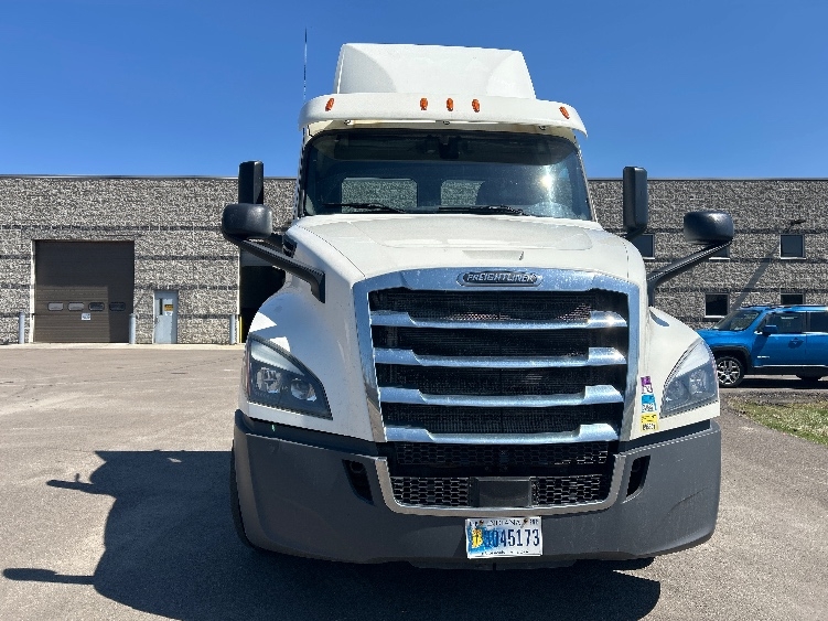 2019 Freightliner Cascadia in Elmira, NY — photo 2