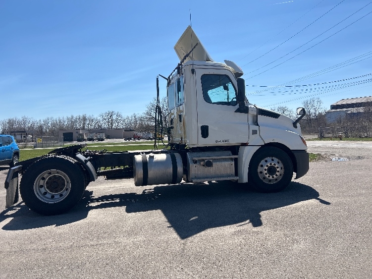 2019 Freightliner Cascadia in Elmira, NY — photo 8
