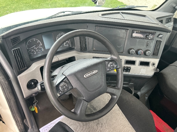 2019 Freightliner Cascadia in Elmira, NY — photo 10