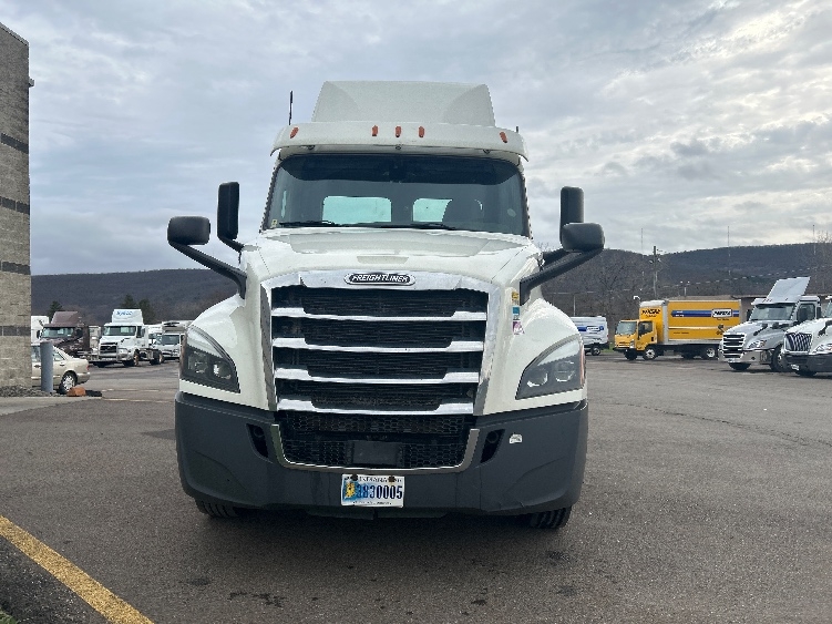 2019 Freightliner Cascadia in Elmira, NY — photo 2