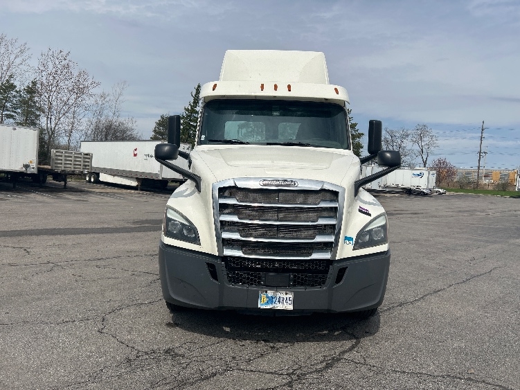 2019 Freightliner Cascadia in Elmira, NY — photo 2