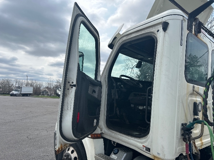 2019 Freightliner Cascadia in Elmira, NY — photo 9
