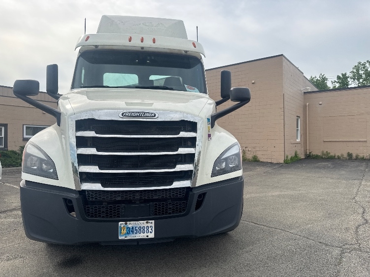 2019 Freightliner Cascadia in Elmira, NY — photo 2