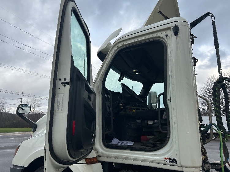 2019 Freightliner Cascadia in Elmira, NY — photo 9