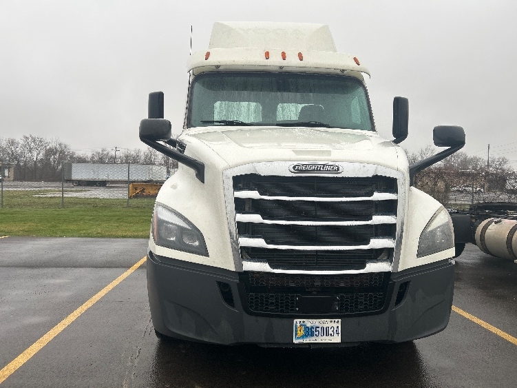 2019 Freightliner Cascadia in Elmira, NY — photo 2