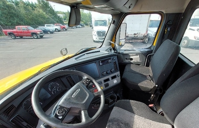 2019 Freightliner Cascadia in Hagerstown, MD — photo 10