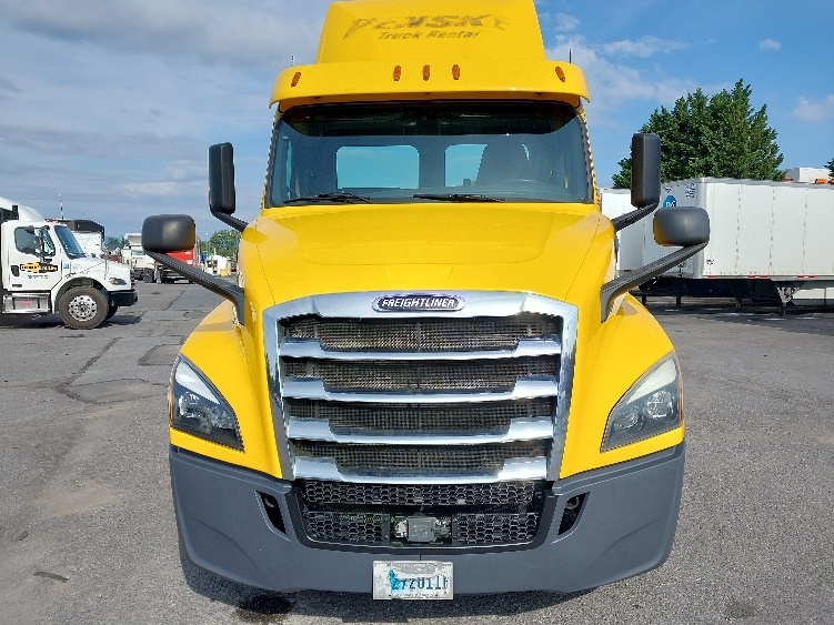 2019 Freightliner Cascadia in Hagerstown, MD — photo 2