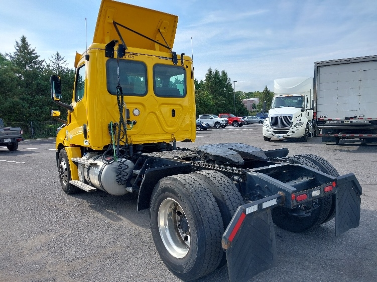 2019 Freightliner Cascadia in Hagerstown, MD — photo 5