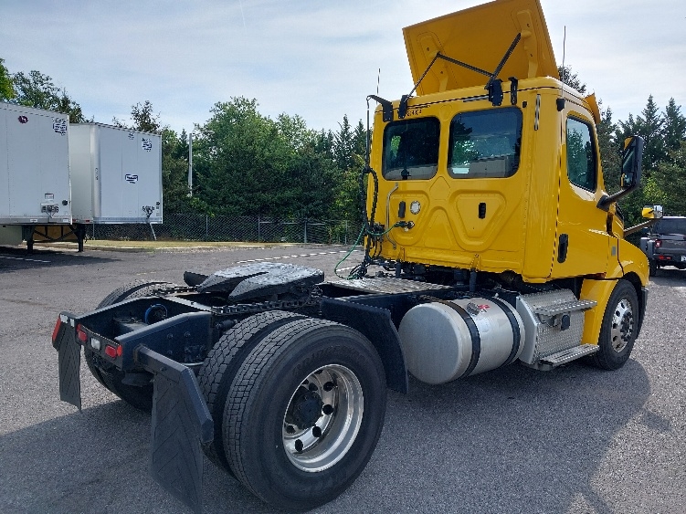 2019 Freightliner Cascadia in Hagerstown, MD — photo 7