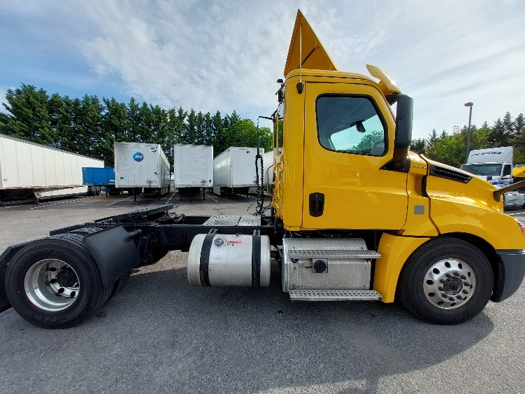 2019 Freightliner Cascadia in Hagerstown, MD — photo 8