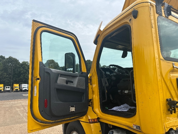 2019 Freightliner Cascadia in Memphis, TN — photo 9