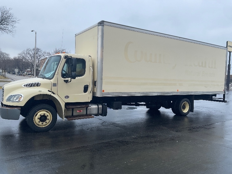 2019 Freightliner M2 106 in Milwaukee, WI — photo 4