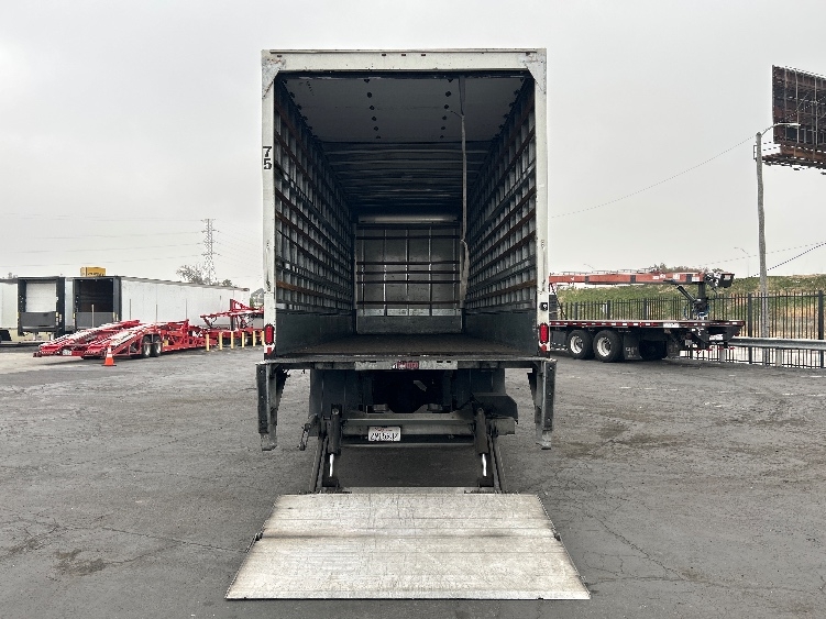 2019 Freightliner eM2 in Torrance, CA — photo 9