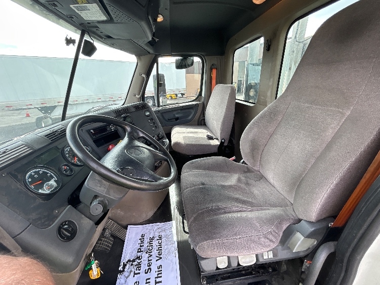 2019 Freightliner Cascadia in Las Vegas, NV — photo 10
