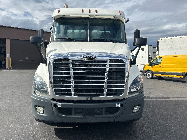 2019 Freightliner Cascadia in Las Vegas, NV — photo 2