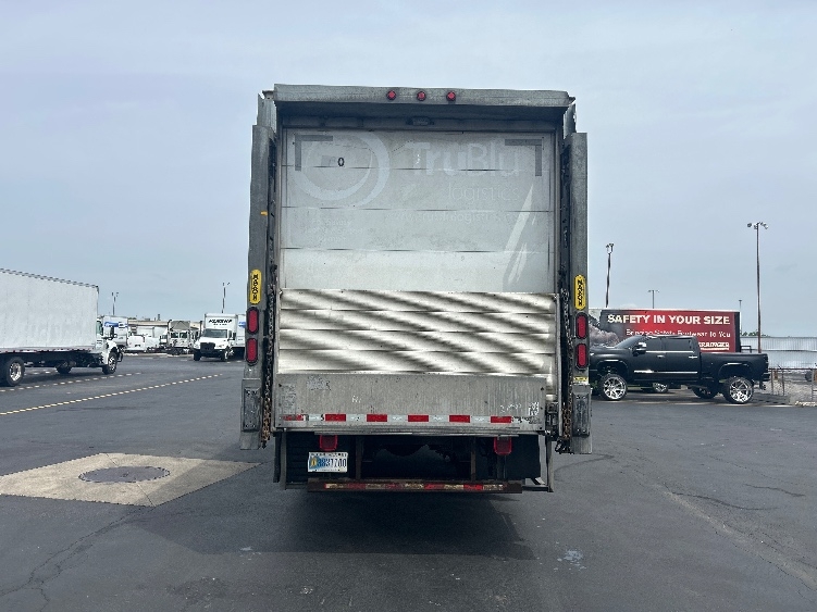 2019 Freightliner eM2 in Columbus, OH — photo 7