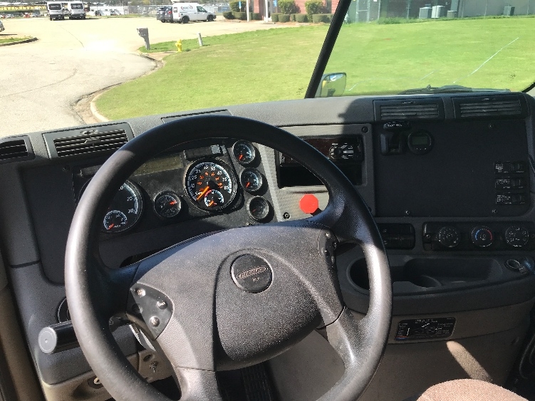 2019 Freightliner Cascadia in Montgomery, AL — photo 10