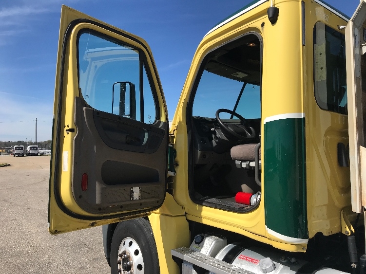 2019 Freightliner Cascadia in Montgomery, AL — photo 9
